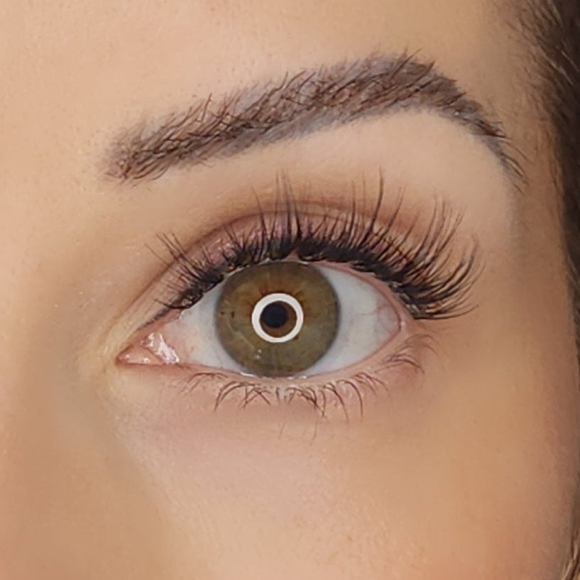 tease natural wispy pre glued cluster lashes on eye